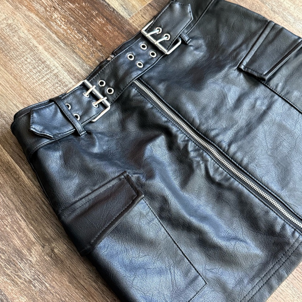 Black Skirt - Picture 2 of 7
